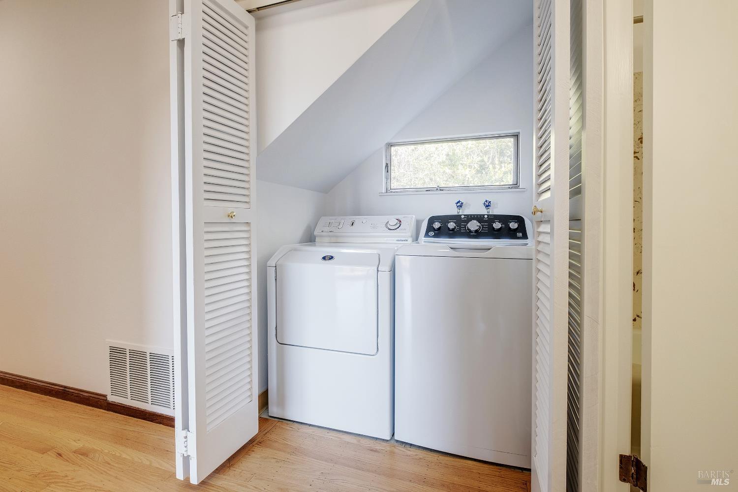 Detail Gallery Image 36 of 48 For 90 Geldert Dr, Tiburon,  CA 94920 - 3 Beds | 2/1 Baths
