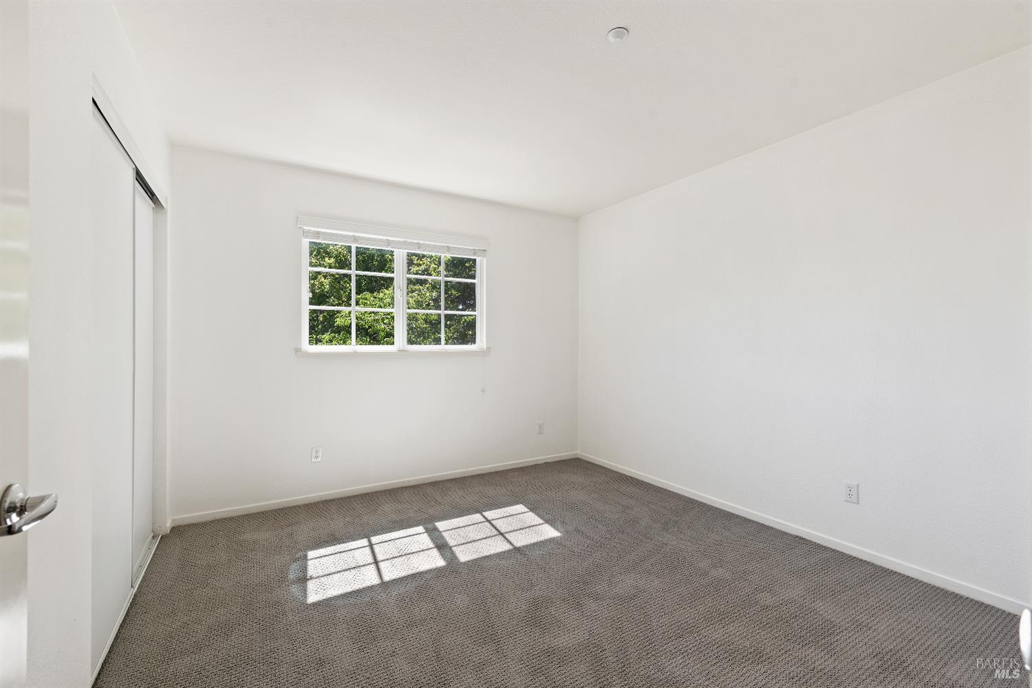 Detail Gallery Image 16 of 27 For 8 Oak Grove Dr #201,  Novato,  CA 94949 - 2 Beds | 1 Baths