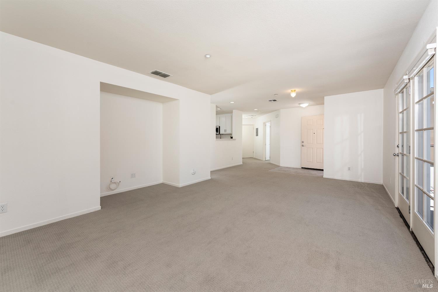 Detail Gallery Image 10 of 27 For 8 Oak Grove Dr #201,  Novato,  CA 94949 - 2 Beds | 1 Baths