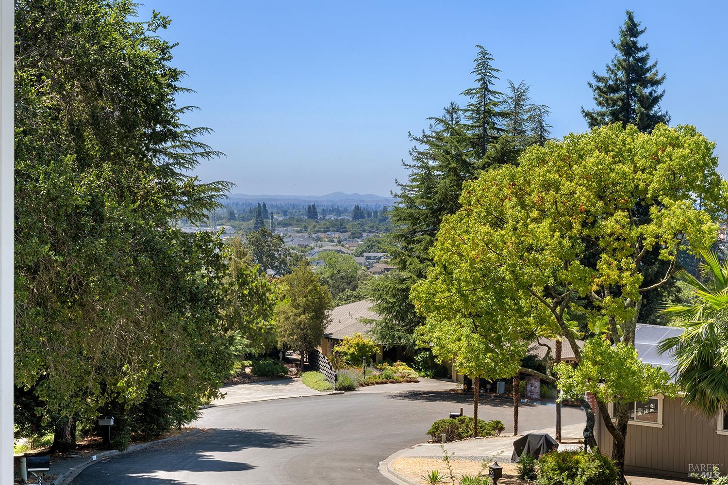 Detail Gallery Image 51 of 55 For 647 Greenview Dr, Santa Rosa,  CA 95403 - 4 Beds | 3 Baths