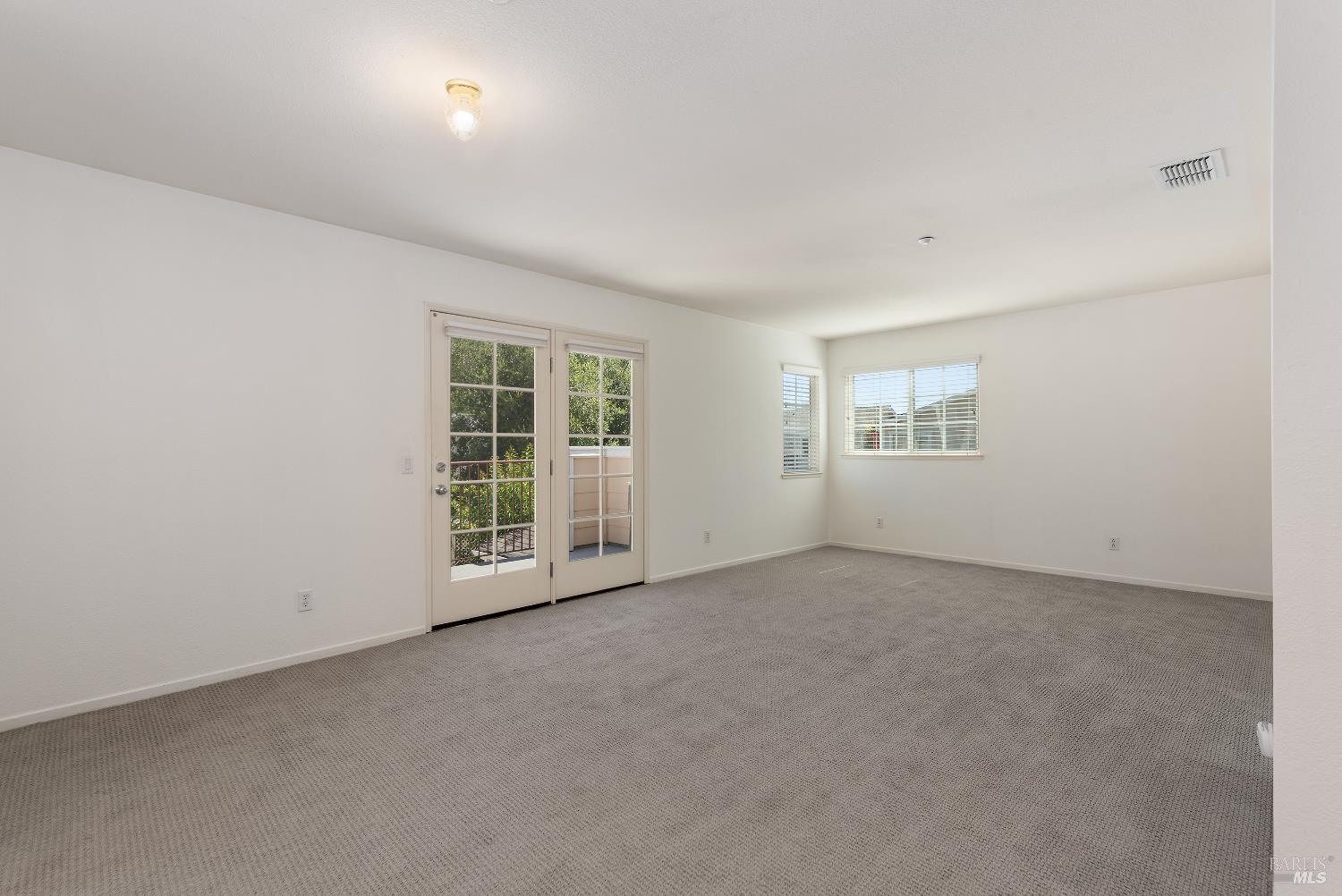 Detail Gallery Image 7 of 27 For 8 Oak Grove Dr #201,  Novato,  CA 94949 - 2 Beds | 1 Baths