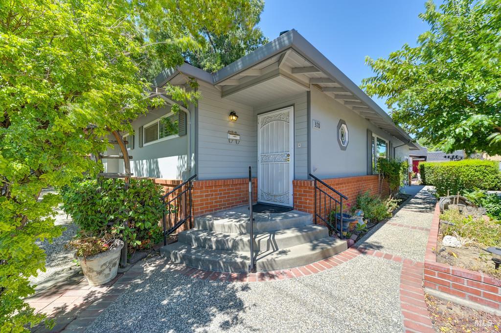 Detail Gallery Image 1 of 1 For 370 Magnolia Ave, Vacaville,  CA 95688 - 4 Beds | 2 Baths
