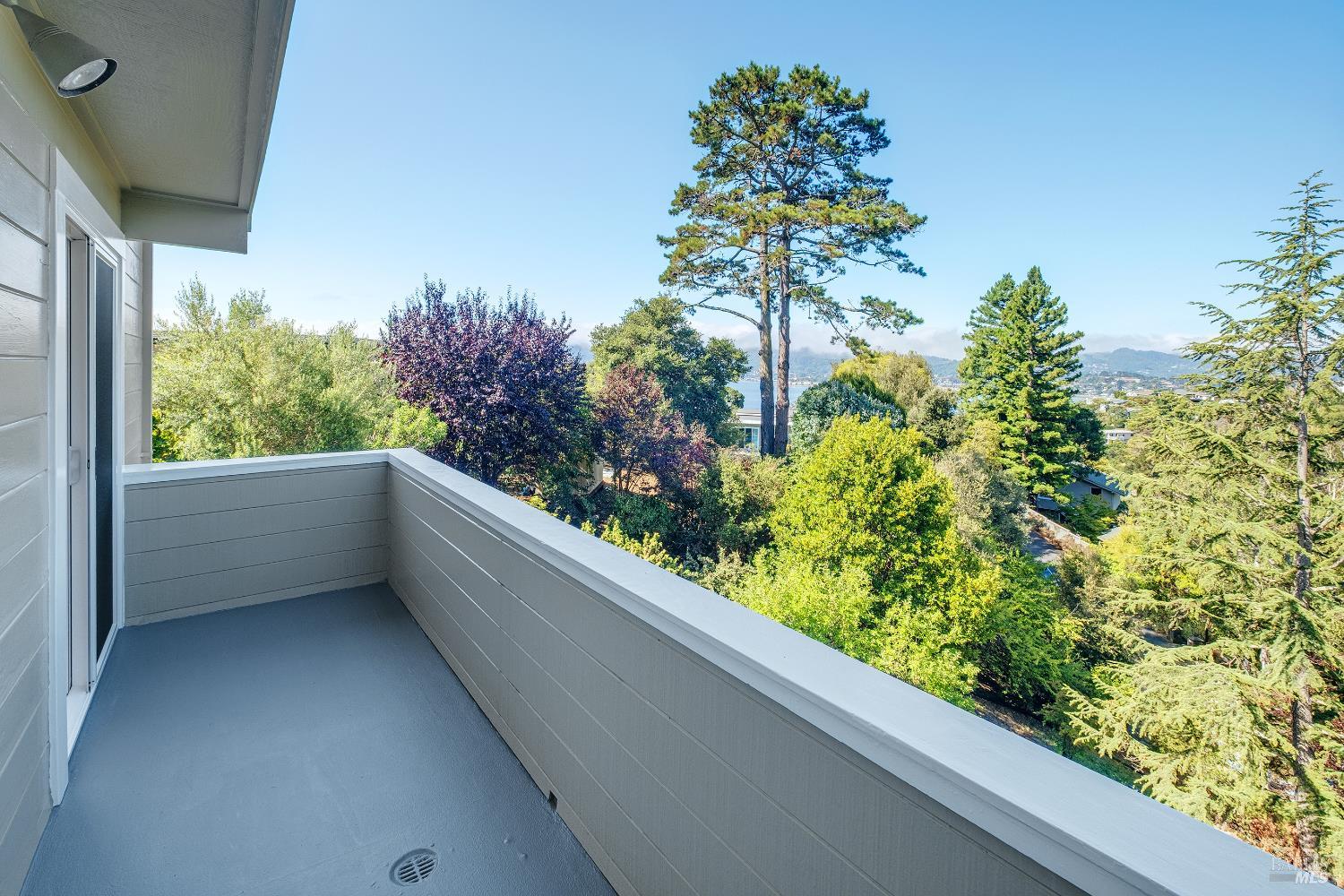 Detail Gallery Image 22 of 48 For 90 Geldert Dr, Tiburon,  CA 94920 - 3 Beds | 2/1 Baths