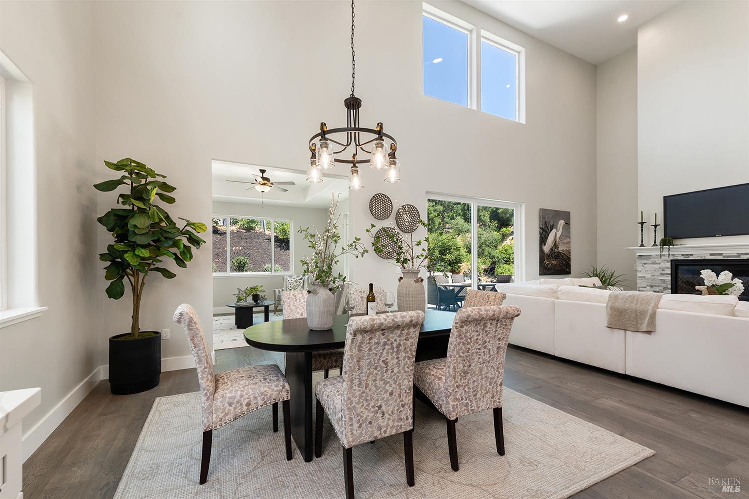 Detail Gallery Image 15 of 55 For 647 Greenview Dr, Santa Rosa,  CA 95403 - 4 Beds | 3 Baths