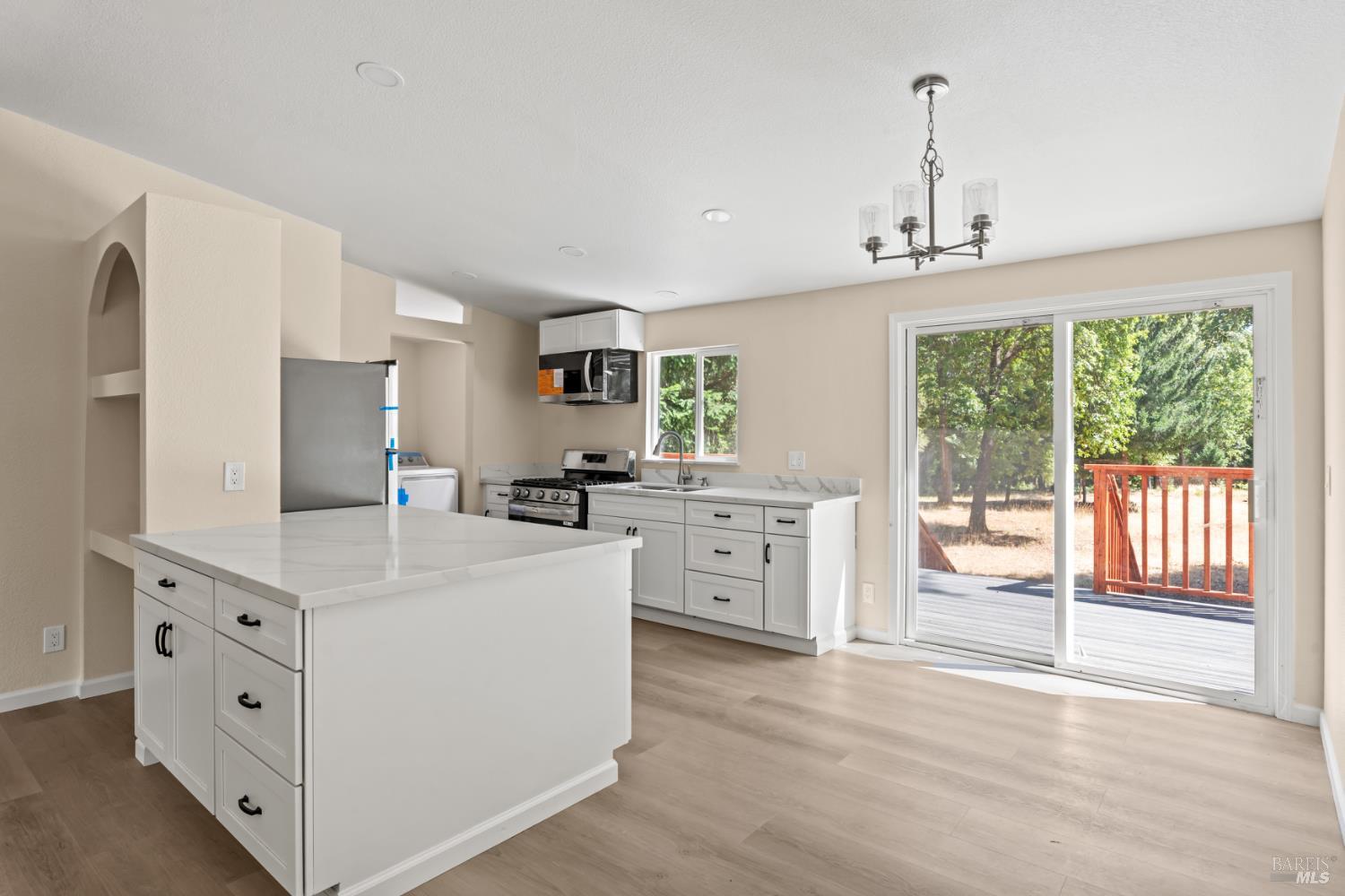 Detail Gallery Image 8 of 23 For 78611 Mina Rd, Covelo,  CA 95428 - 3 Beds | 2 Baths