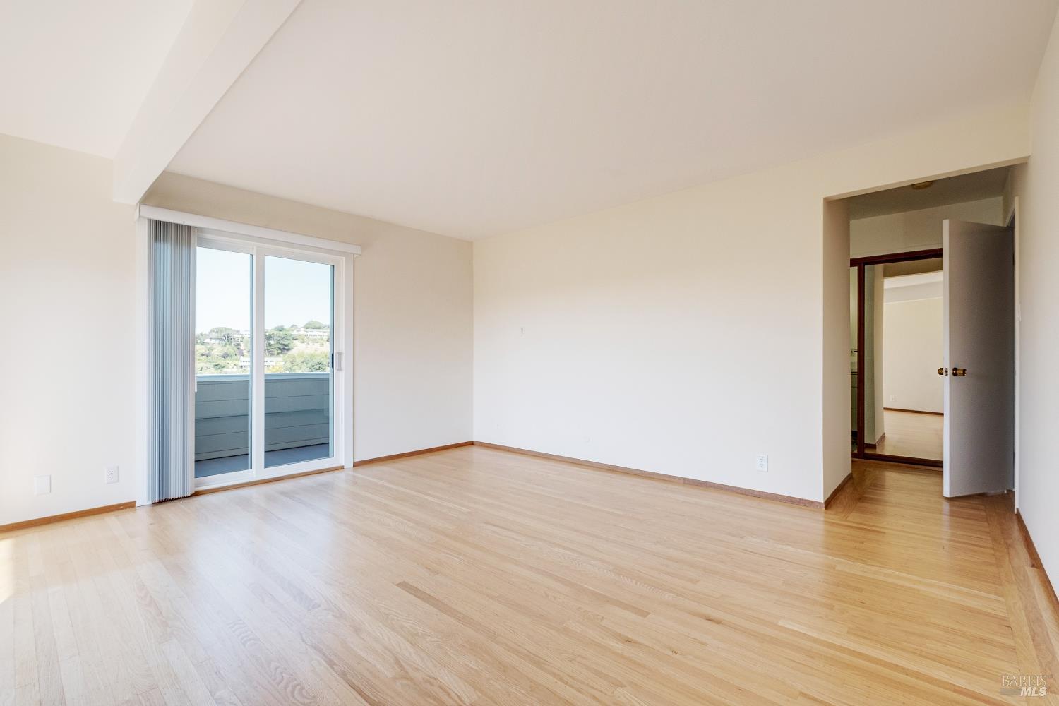 Detail Gallery Image 24 of 48 For 90 Geldert Dr, Tiburon,  CA 94920 - 3 Beds | 2/1 Baths