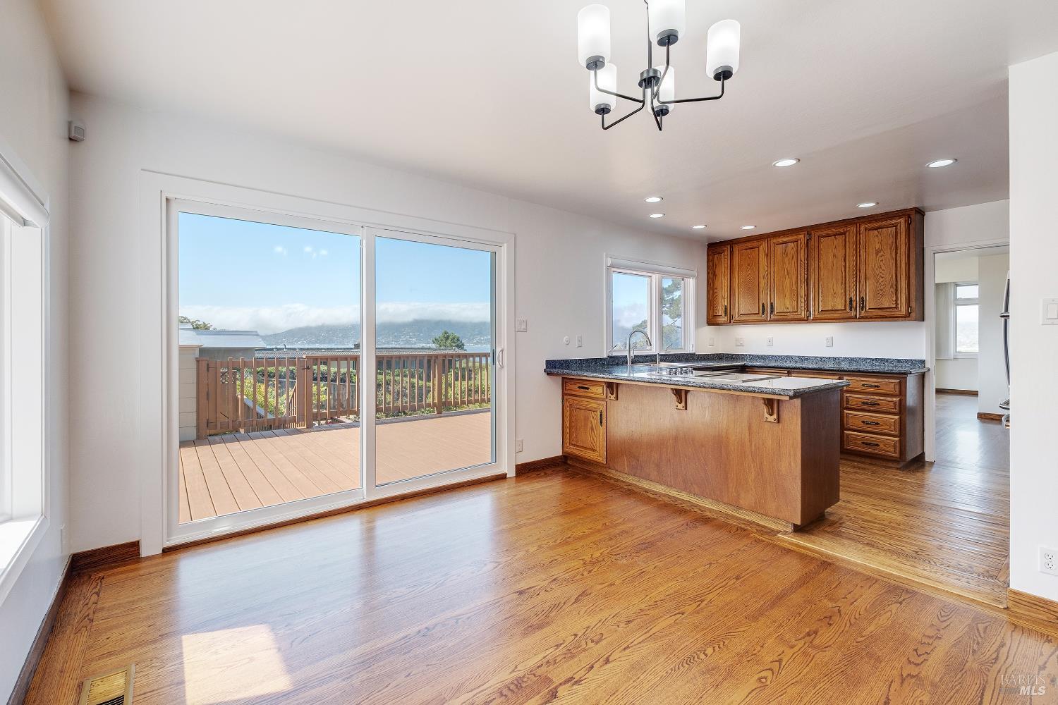 Detail Gallery Image 16 of 48 For 90 Geldert Dr, Tiburon,  CA 94920 - 3 Beds | 2/1 Baths