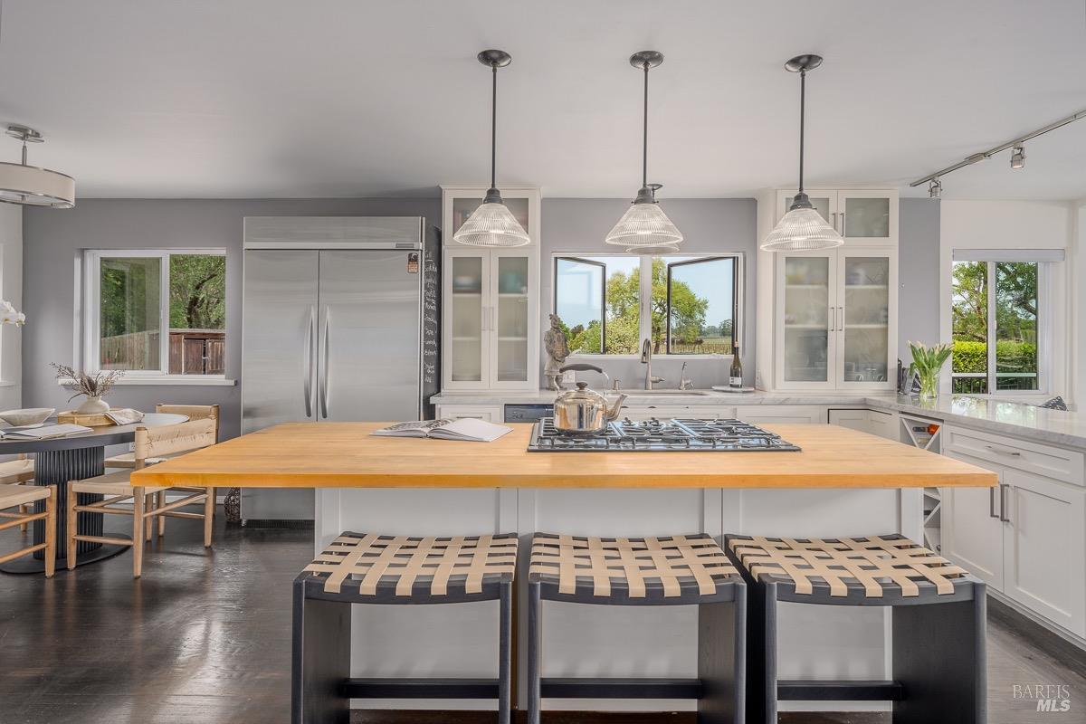 Detail Gallery Image 16 of 82 For 3061 Cuttings Wharf Rd, Napa,  CA 94559 - 4 Beds | 3 Baths