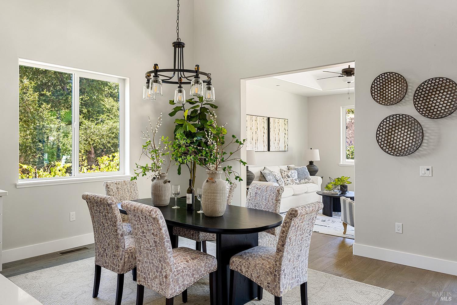 Detail Gallery Image 14 of 55 For 647 Greenview Dr, Santa Rosa,  CA 95403 - 4 Beds | 3 Baths