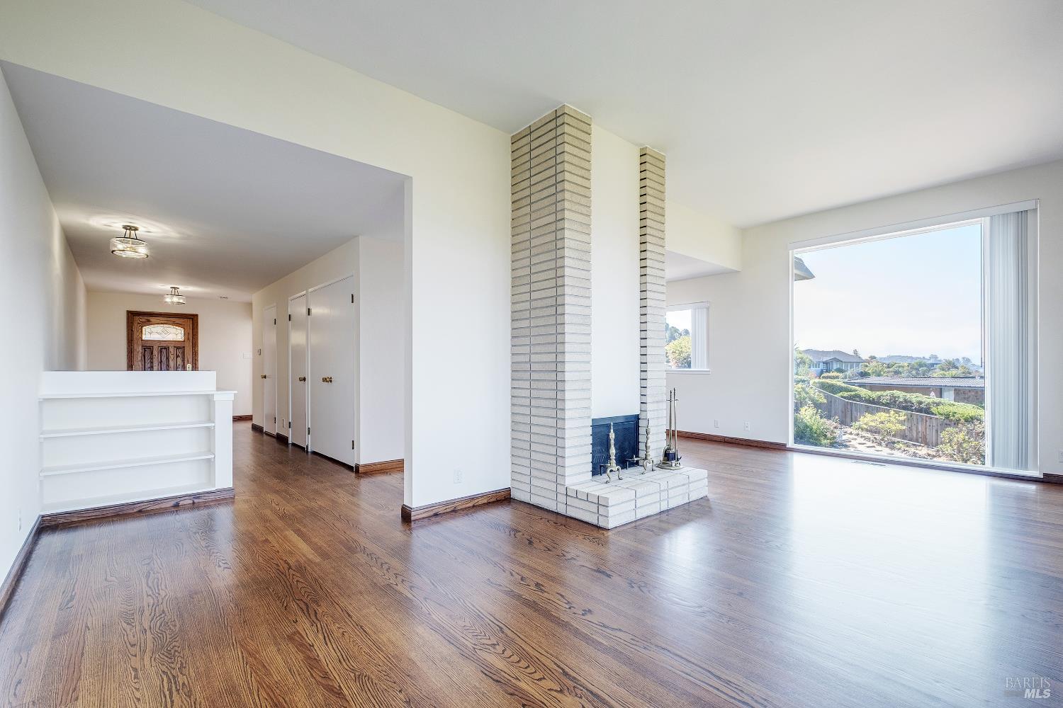 Detail Gallery Image 6 of 48 For 90 Geldert Dr, Tiburon,  CA 94920 - 3 Beds | 2/1 Baths