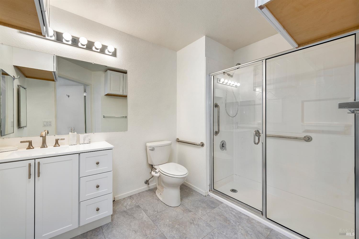 Detail Gallery Image 21 of 27 For 8 Oak Grove Dr #201,  Novato,  CA 94949 - 2 Beds | 1 Baths