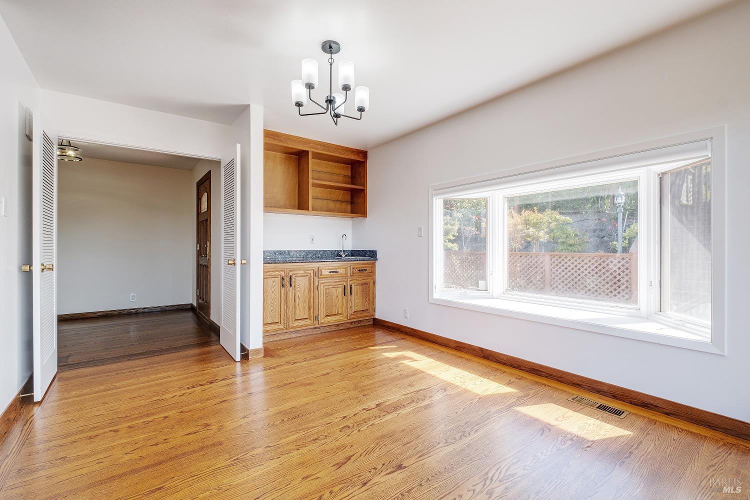 Detail Gallery Image 15 of 48 For 90 Geldert Dr, Tiburon,  CA 94920 - 3 Beds | 2/1 Baths