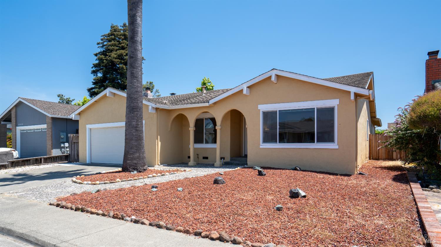 Detail Gallery Image 1 of 1 For 2020 Willow Dr, Petaluma,  CA 94954 - 4 Beds | 2 Baths
