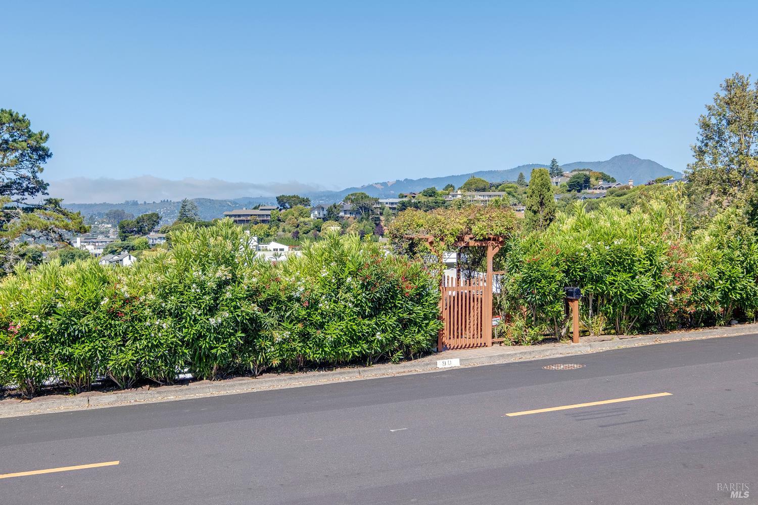 Detail Gallery Image 44 of 48 For 90 Geldert Dr, Tiburon,  CA 94920 - 3 Beds | 2/1 Baths