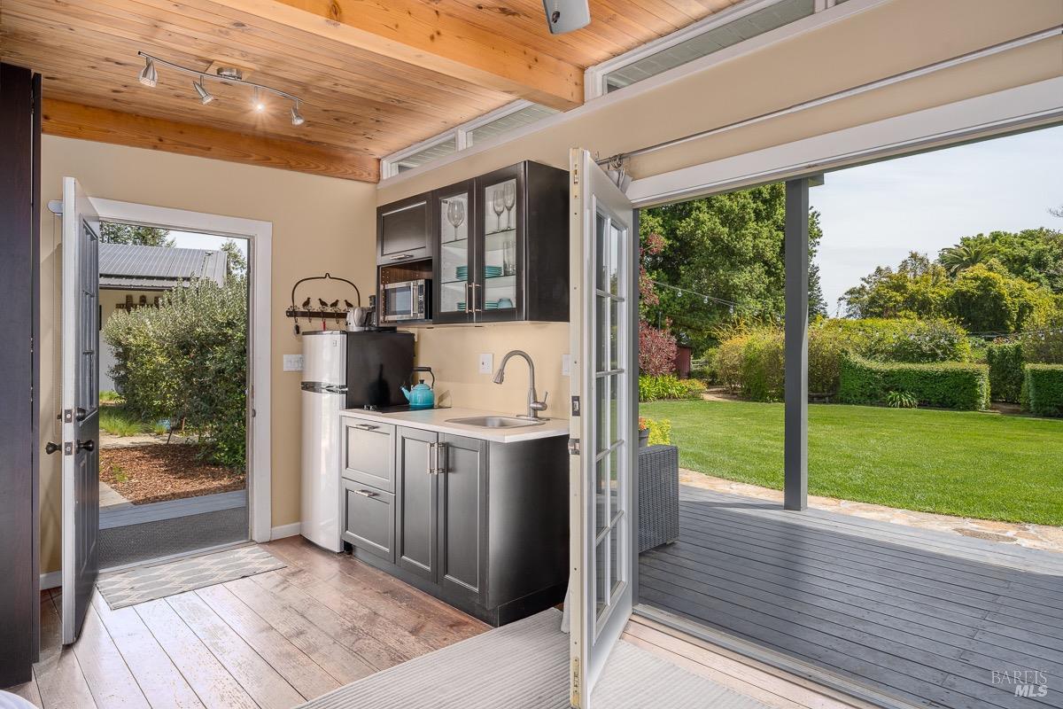 Detail Gallery Image 33 of 82 For 3061 Cuttings Wharf Rd, Napa,  CA 94559 - 4 Beds | 3 Baths