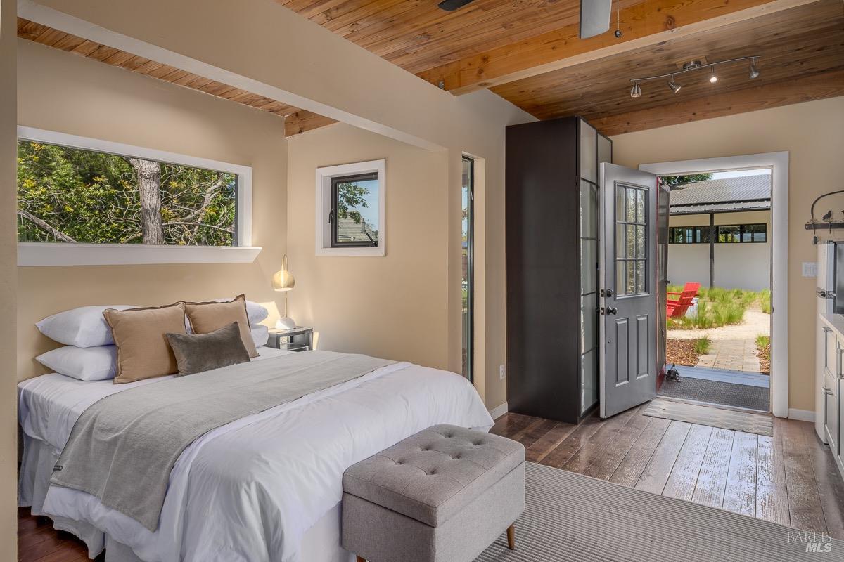 Detail Gallery Image 26 of 82 For 3061 Cuttings Wharf Rd, Napa,  CA 94559 - 4 Beds | 3 Baths