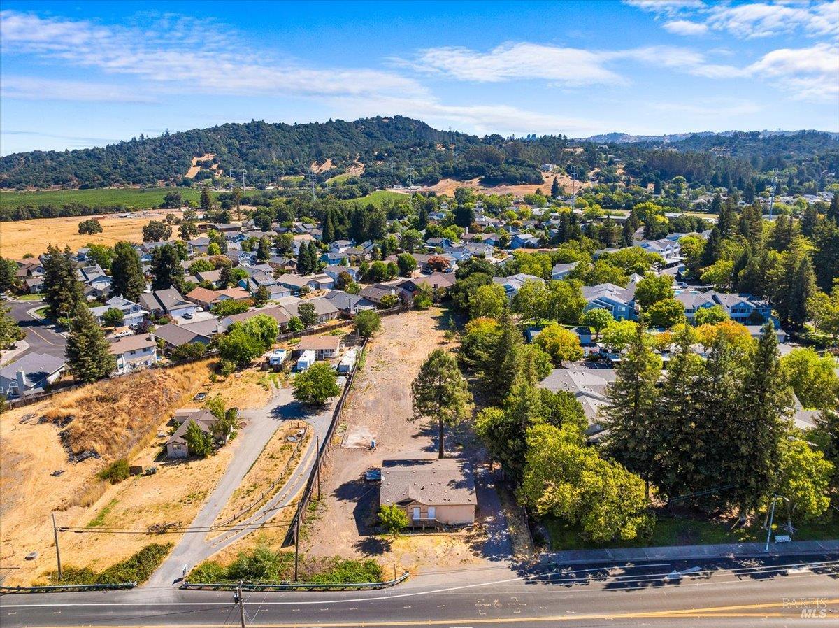Detail Gallery Image 6 of 14 For 5320 Old Redwood Hwy, Santa Rosa,  CA 95403 - 3 Beds | 2 Baths