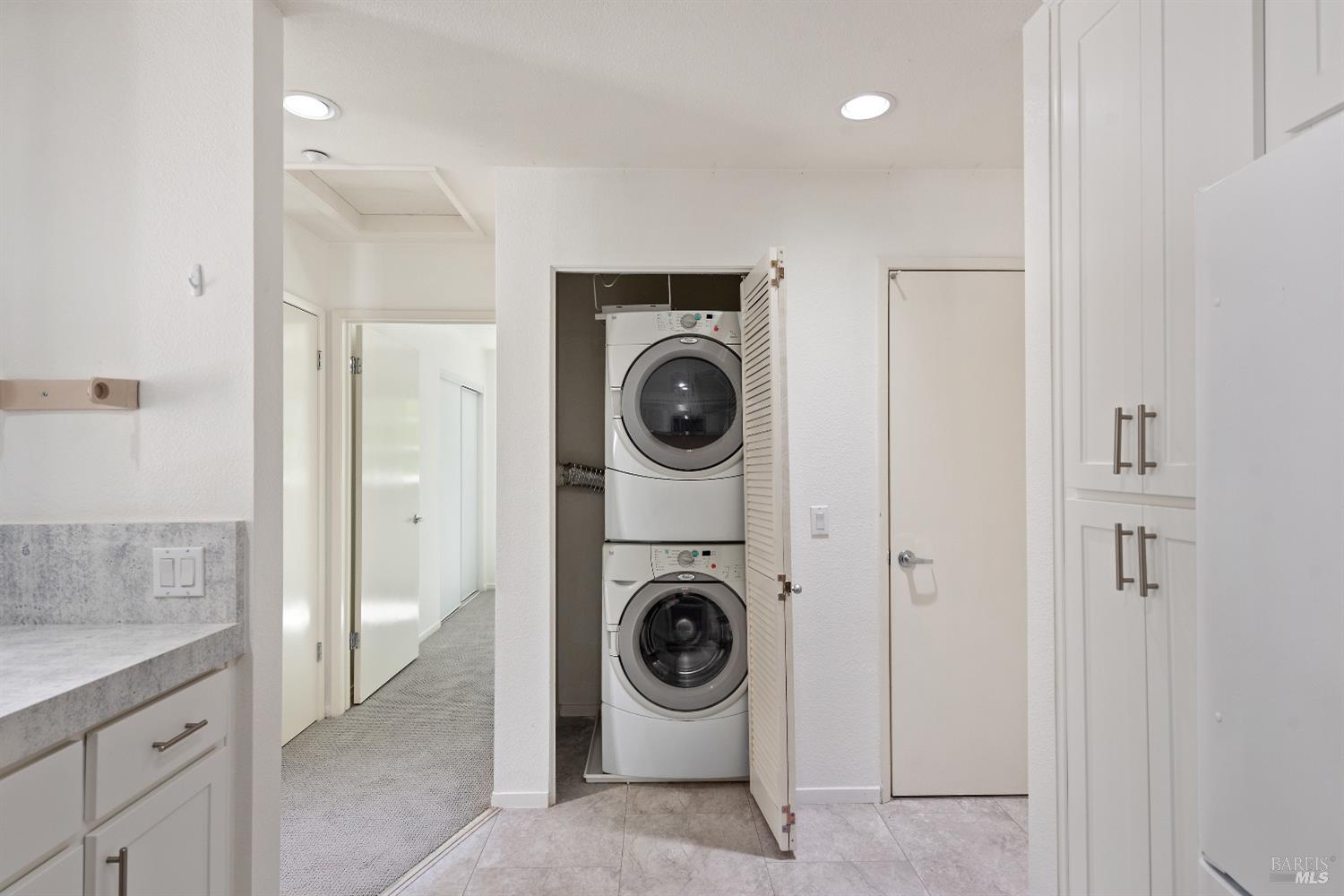 Detail Gallery Image 15 of 27 For 8 Oak Grove Dr #201,  Novato,  CA 94949 - 2 Beds | 1 Baths
