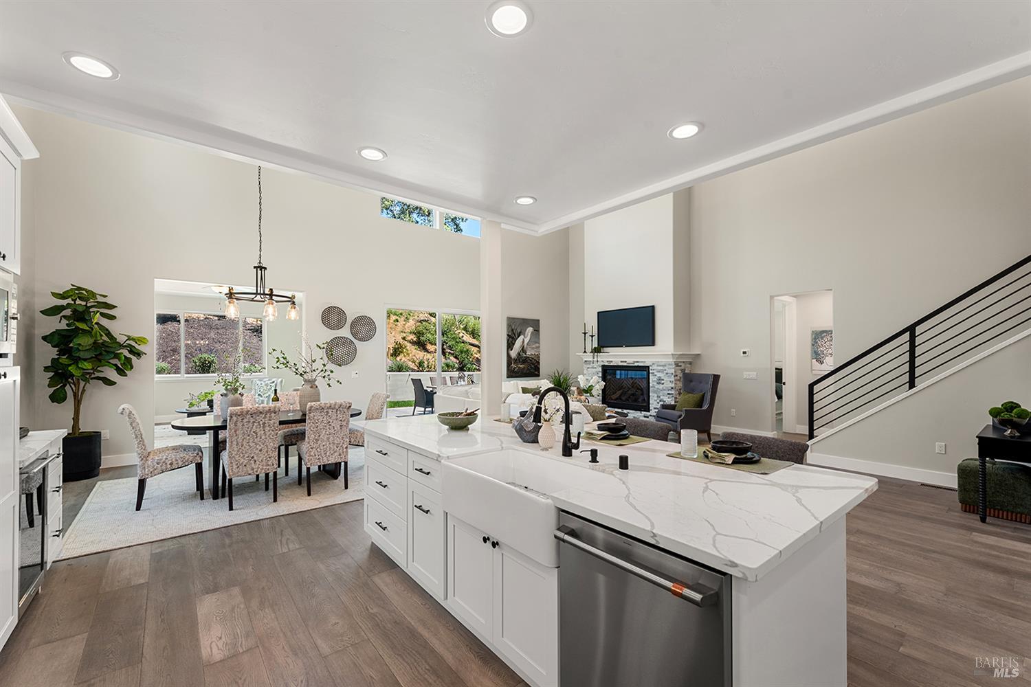 Detail Gallery Image 11 of 55 For 647 Greenview Dr, Santa Rosa,  CA 95403 - 4 Beds | 3 Baths