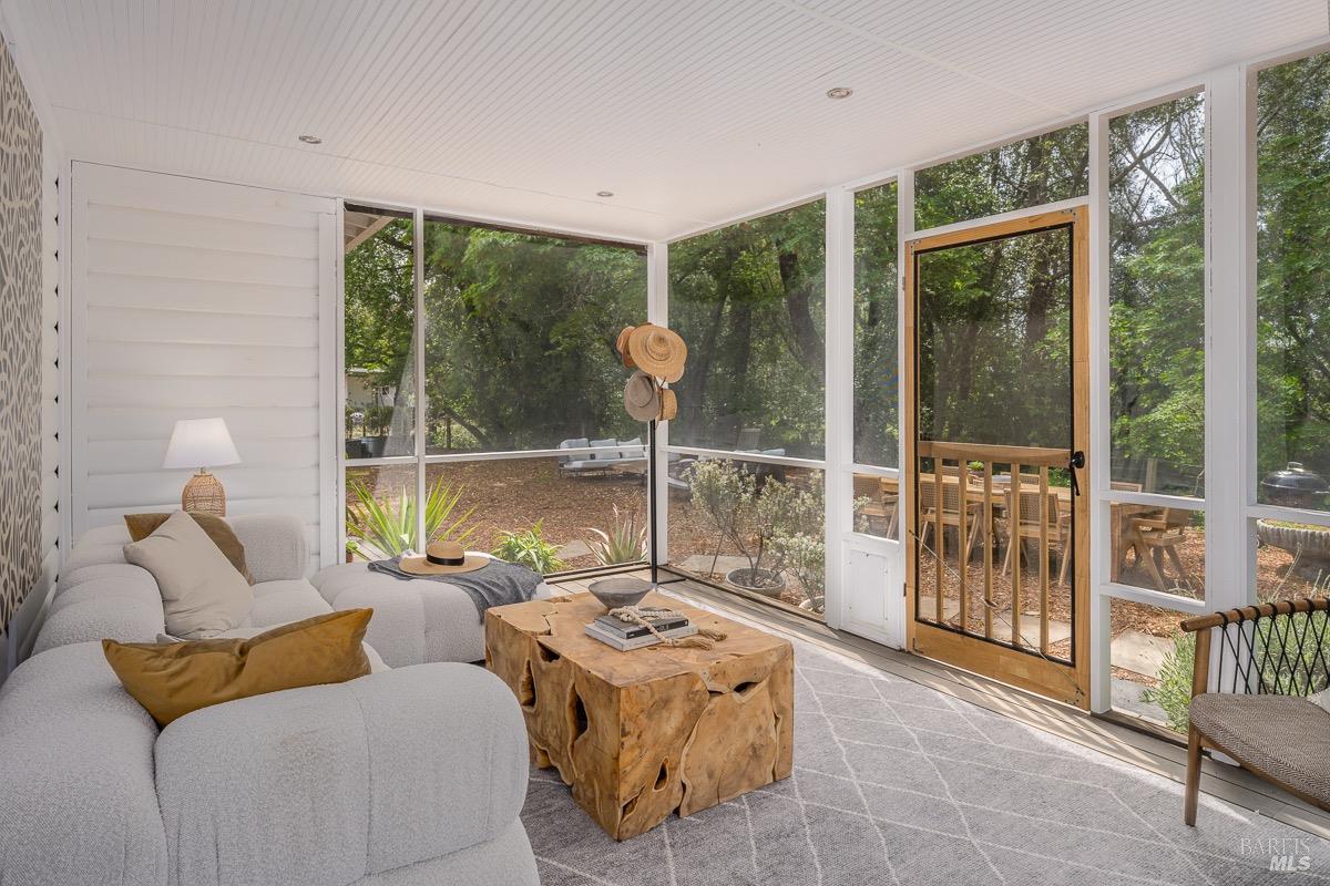 Detail Gallery Image 17 of 82 For 3061 Cuttings Wharf Rd, Napa,  CA 94559 - 4 Beds | 3 Baths