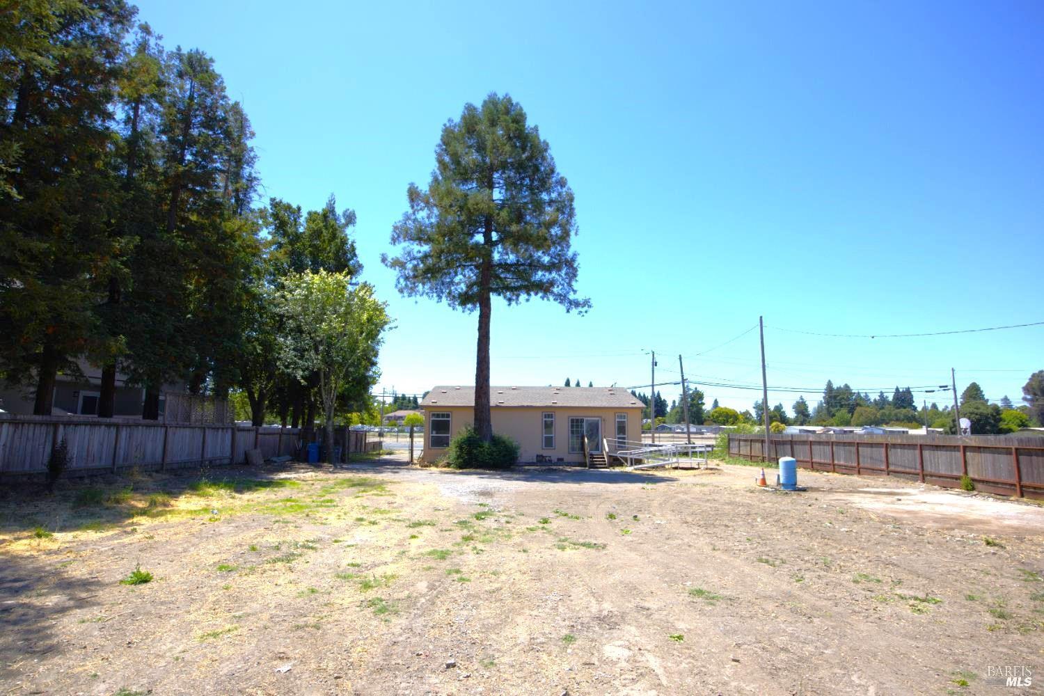 Detail Gallery Image 8 of 14 For 5320 Old Redwood Hwy, Santa Rosa,  CA 95403 - 3 Beds | 2 Baths