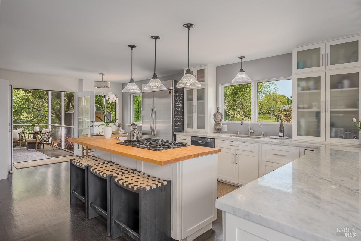 Detail Gallery Image 15 of 82 For 3061 Cuttings Wharf Rd, Napa,  CA 94559 - 4 Beds | 3 Baths