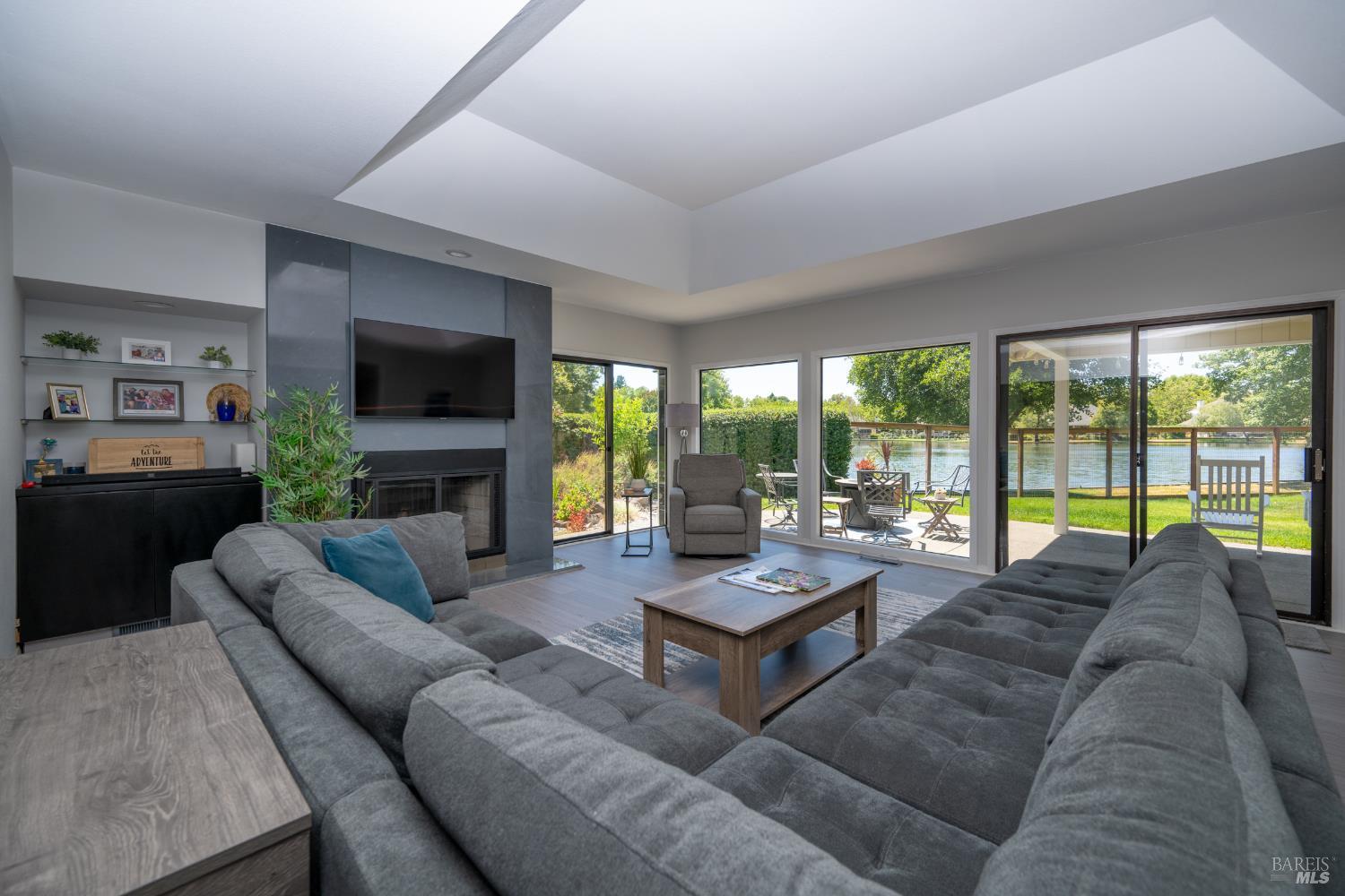 Detail Gallery Image 7 of 40 For 9636 Lakewood Dr, Windsor,  CA 95492 - 2 Beds | 2 Baths