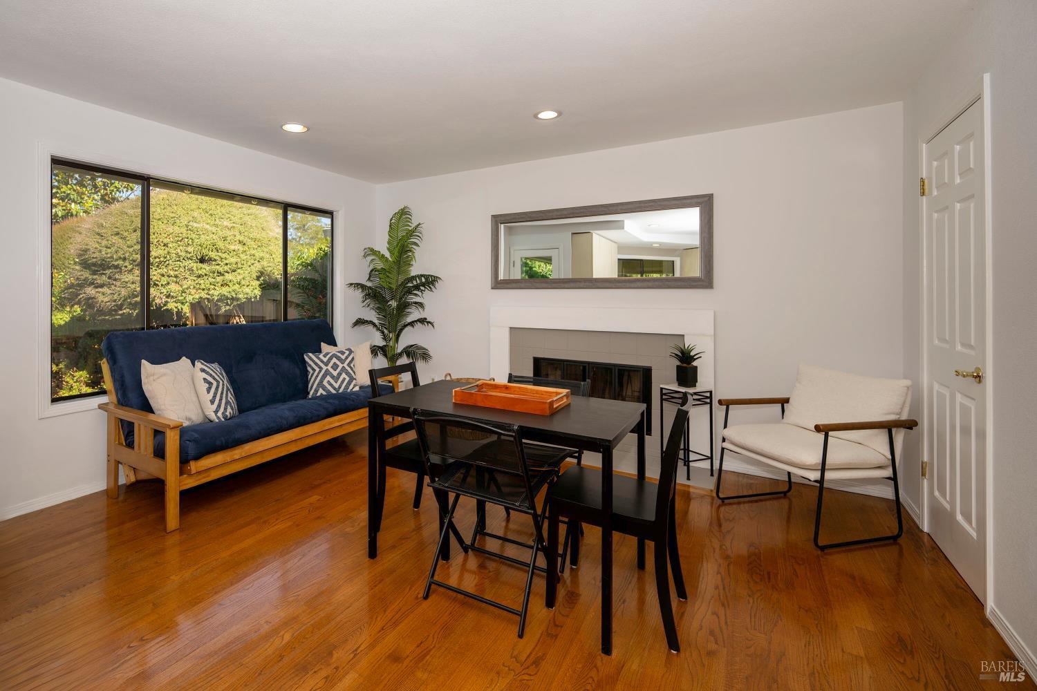 Detail Gallery Image 18 of 40 For 9636 Lakewood Dr, Windsor,  CA 95492 - 2 Beds | 2 Baths