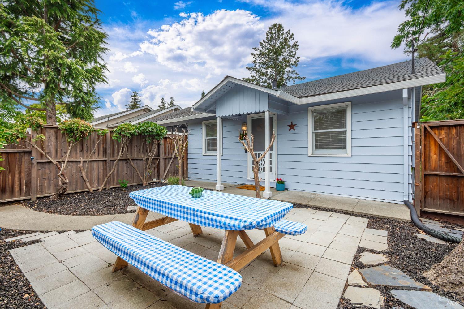 Detail Gallery Image 14 of 84 For 1415 East Ave, Napa,  CA 94559 - 3 Beds | 1 Baths