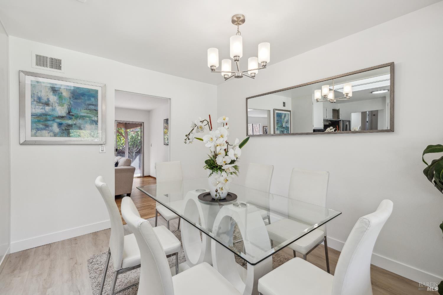Detail Gallery Image 8 of 53 For 7 Hearthstone Ct, San Rafael,  CA 94903 - 4 Beds | 2/1 Baths