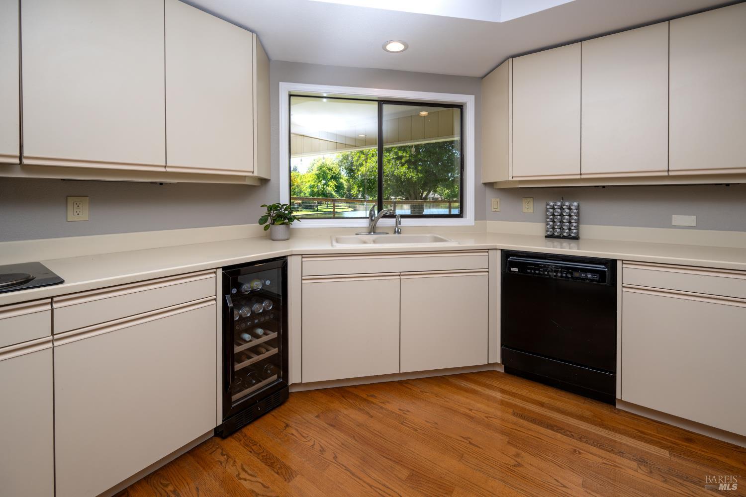 Detail Gallery Image 15 of 40 For 9636 Lakewood Dr, Windsor,  CA 95492 - 2 Beds | 2 Baths