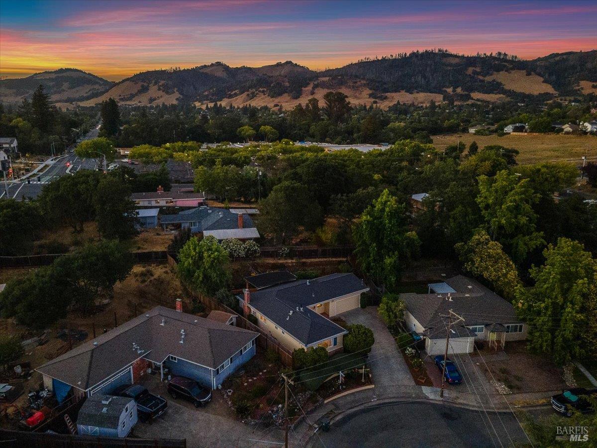 Detail Gallery Image 6 of 37 For 5331 Diane Way, Santa Rosa,  CA 95409 - 2 Beds | 2 Baths