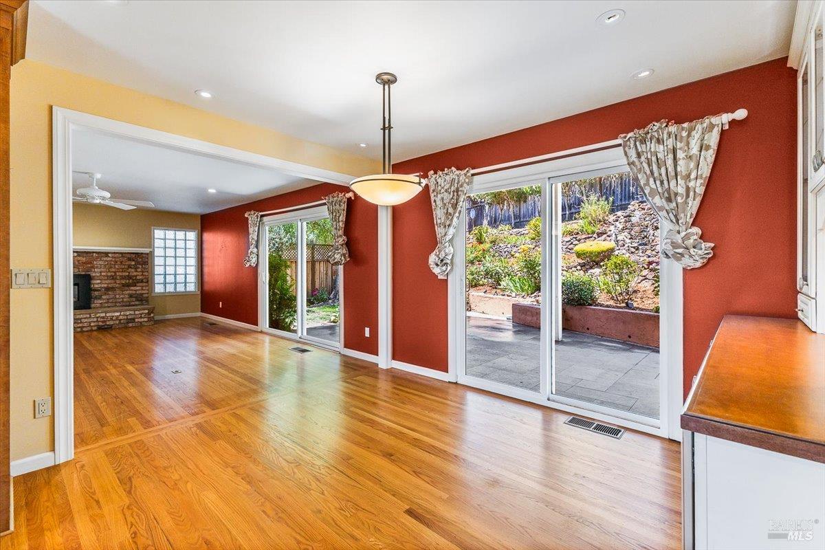 Detail Gallery Image 12 of 37 For 5331 Diane Way, Santa Rosa,  CA 95409 - 2 Beds | 2 Baths