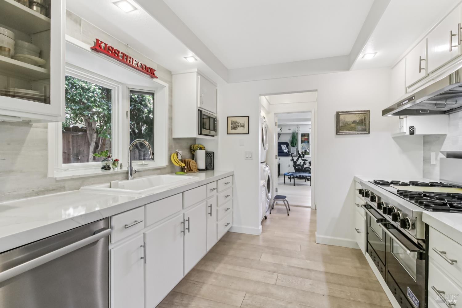 Detail Gallery Image 4 of 30 For 981 Bel Marin Keys Blvd, Novato,  CA 94949 - 3 Beds | 2 Baths