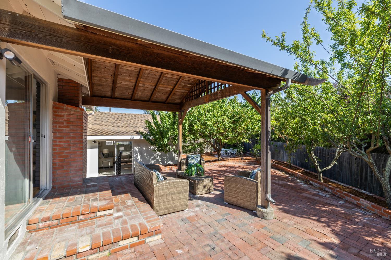 Detail Gallery Image 35 of 53 For 7 Hearthstone Ct, San Rafael,  CA 94903 - 4 Beds | 2/1 Baths