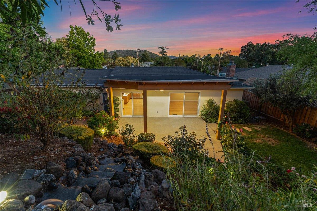 Detail Gallery Image 5 of 37 For 5331 Diane Way, Santa Rosa,  CA 95409 - 2 Beds | 2 Baths