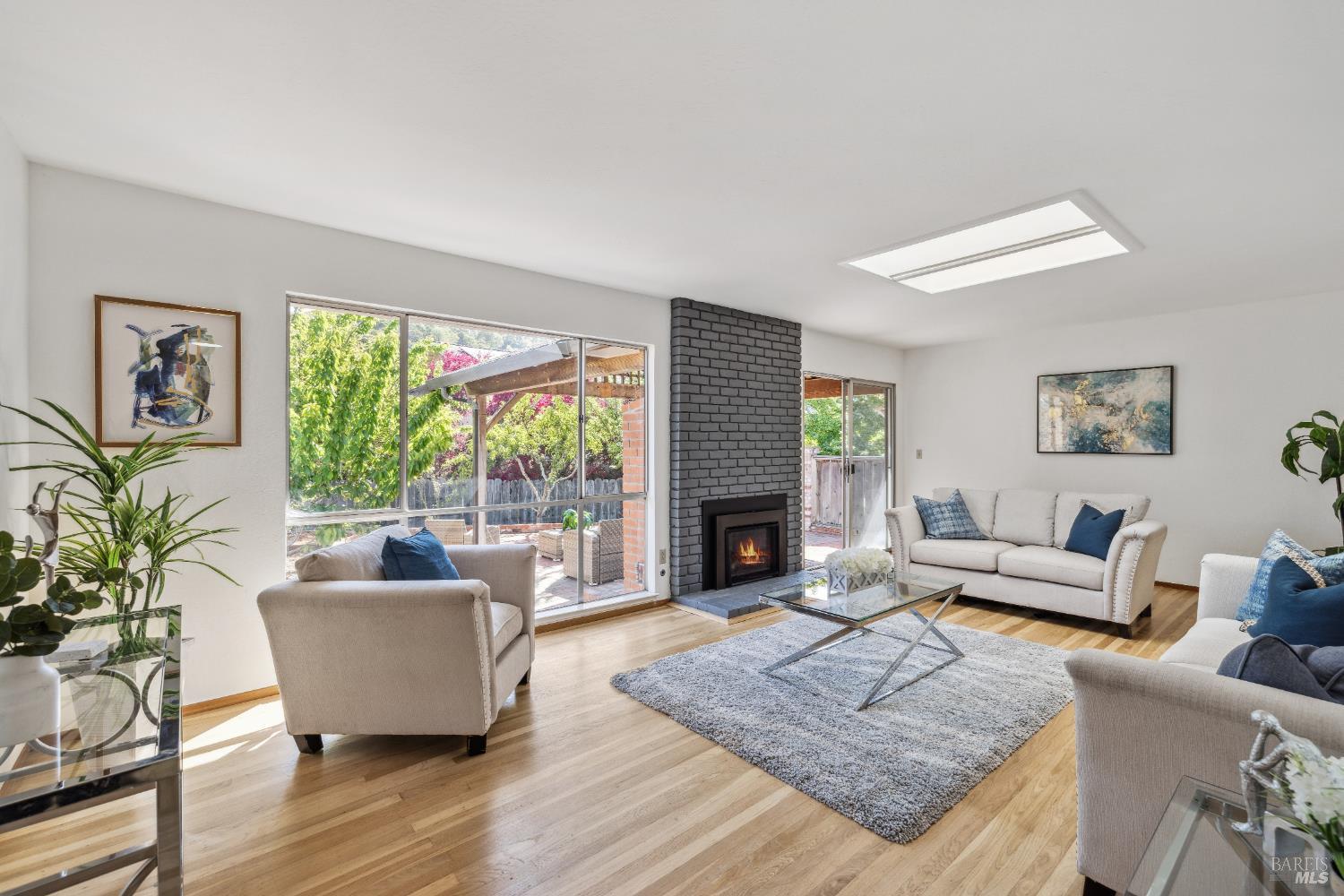 Detail Gallery Image 5 of 53 For 7 Hearthstone Ct, San Rafael,  CA 94903 - 4 Beds | 2/1 Baths