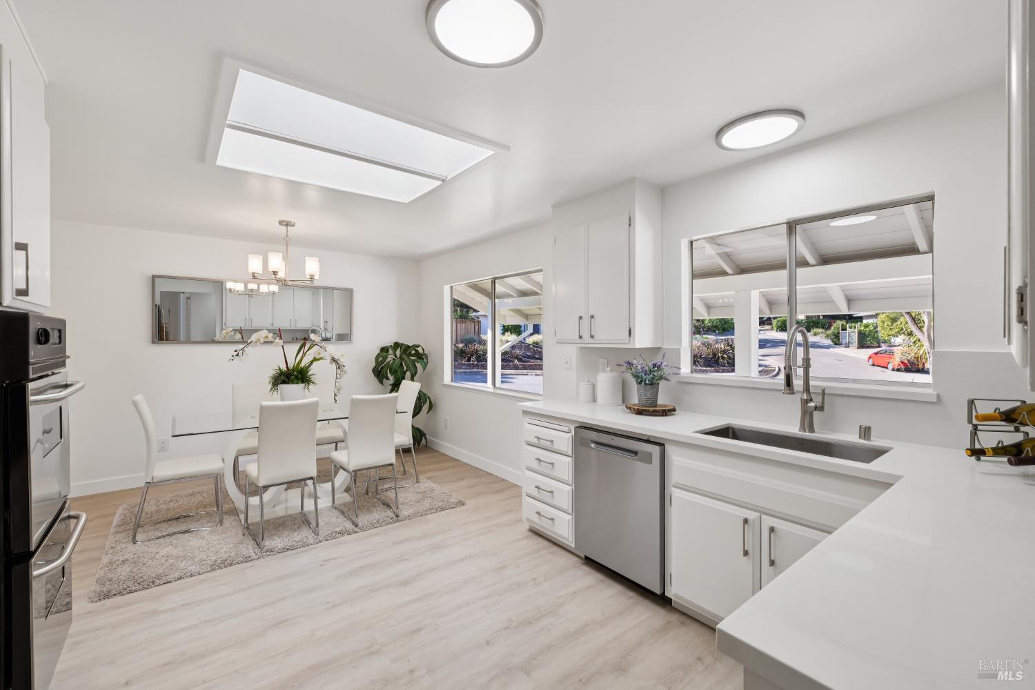 Detail Gallery Image 9 of 53 For 7 Hearthstone Ct, San Rafael,  CA 94903 - 4 Beds | 2/1 Baths