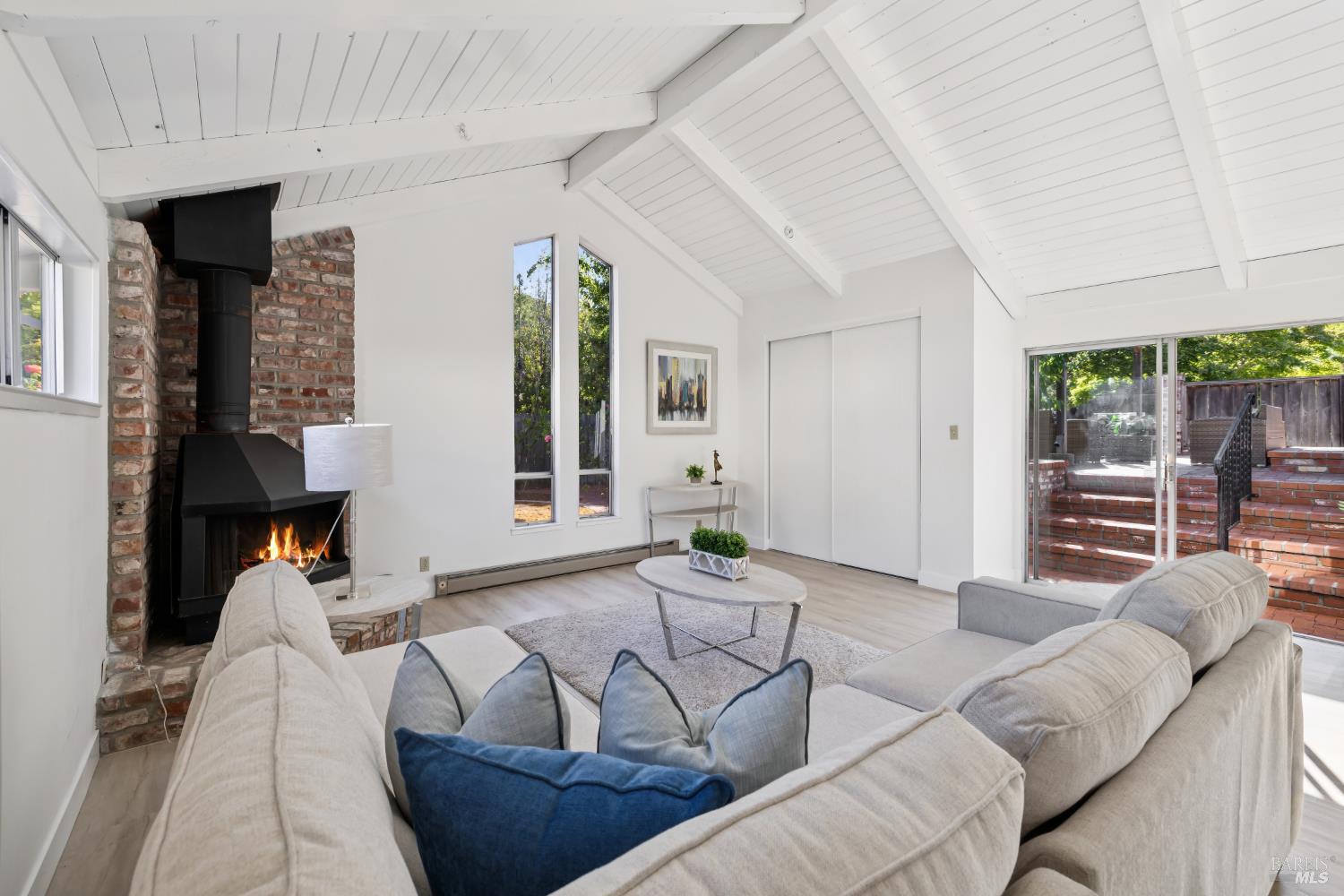 Detail Gallery Image 33 of 53 For 7 Hearthstone Ct, San Rafael,  CA 94903 - 4 Beds | 2/1 Baths