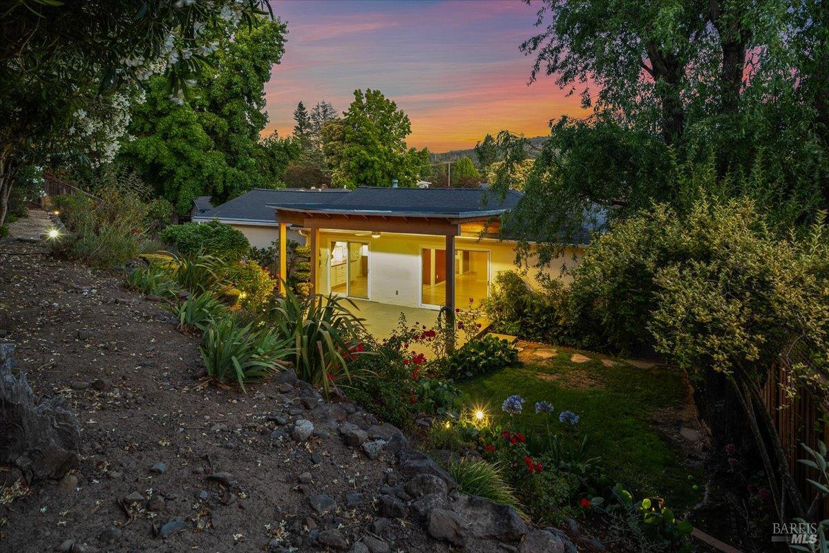 Detail Gallery Image 2 of 37 For 5331 Diane Way, Santa Rosa,  CA 95409 - 2 Beds | 2 Baths