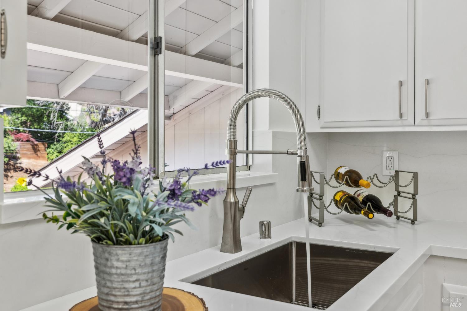Detail Gallery Image 11 of 53 For 7 Hearthstone Ct, San Rafael,  CA 94903 - 4 Beds | 2/1 Baths