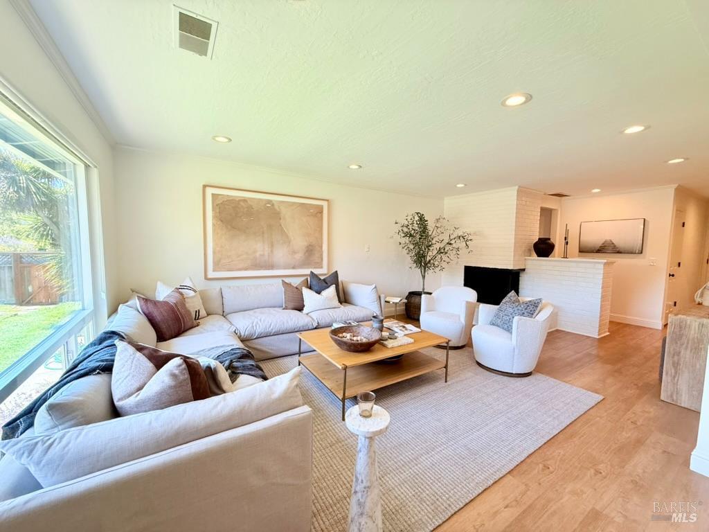 Detail Gallery Image 7 of 39 For 16 Tradewind Psge, Corte Madera,  CA 94925 - 3 Beds | 2 Baths