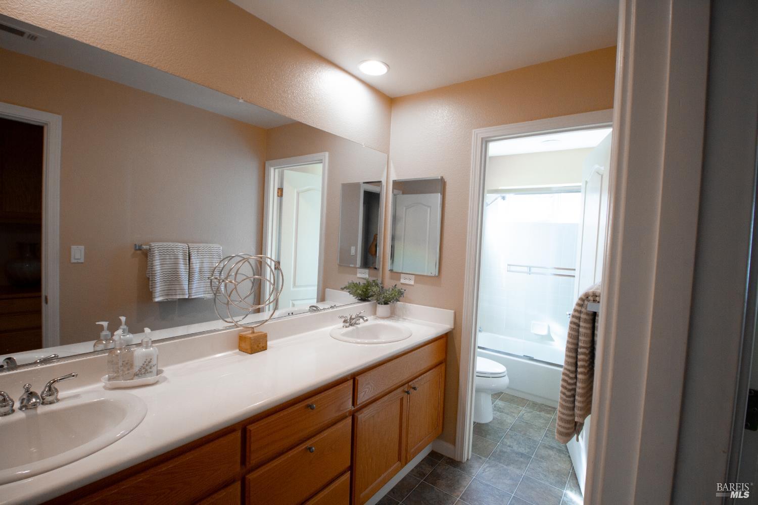 Detail Gallery Image 20 of 33 For 325 Marshall Rd, Vacaville,  CA 95687 - 4 Beds | 3 Baths