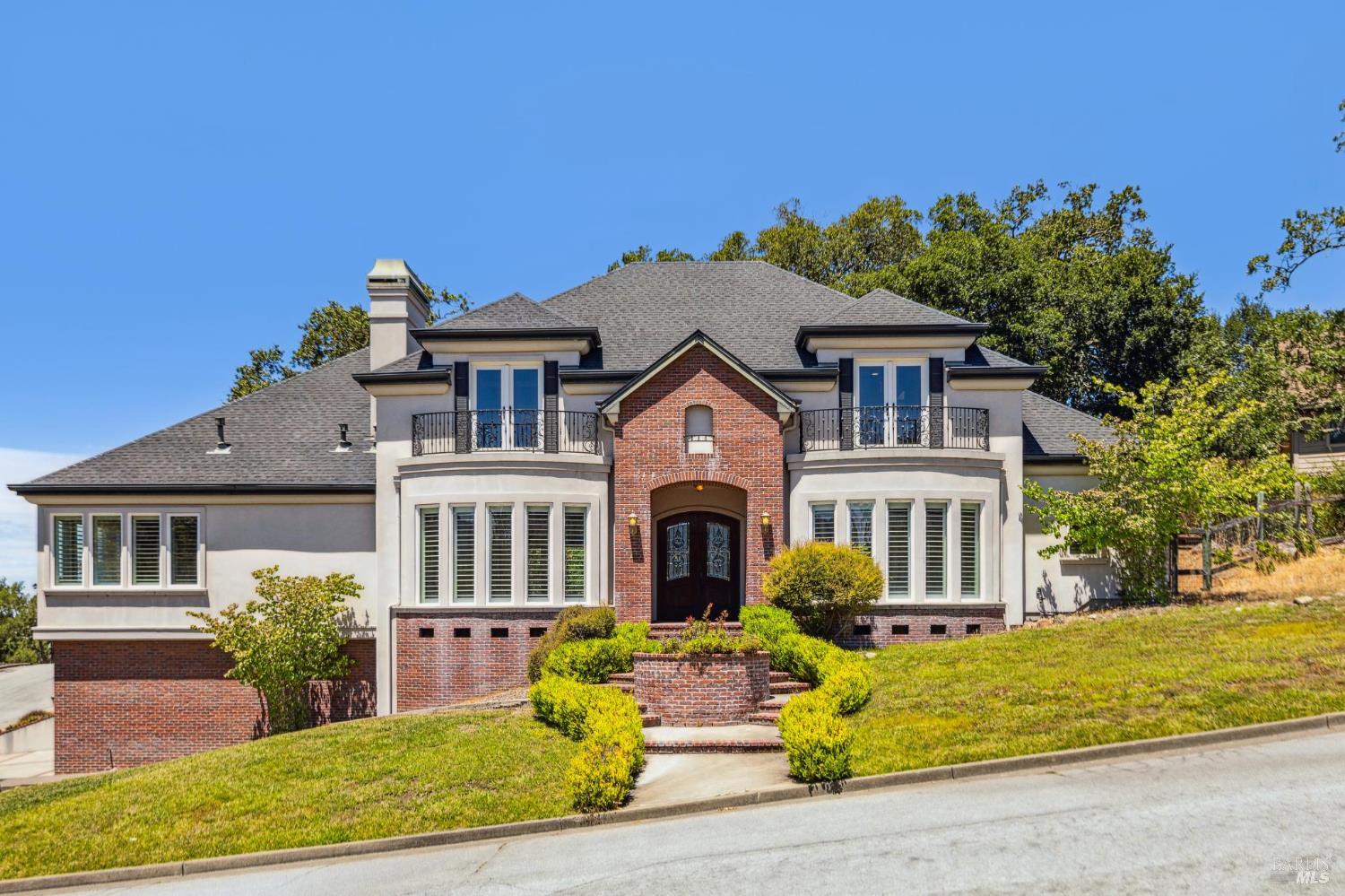 Detail Gallery Image 2 of 79 For 3557 Golf View Ter, Santa Rosa,  CA 95405 - 4 Beds | 3/1 Baths