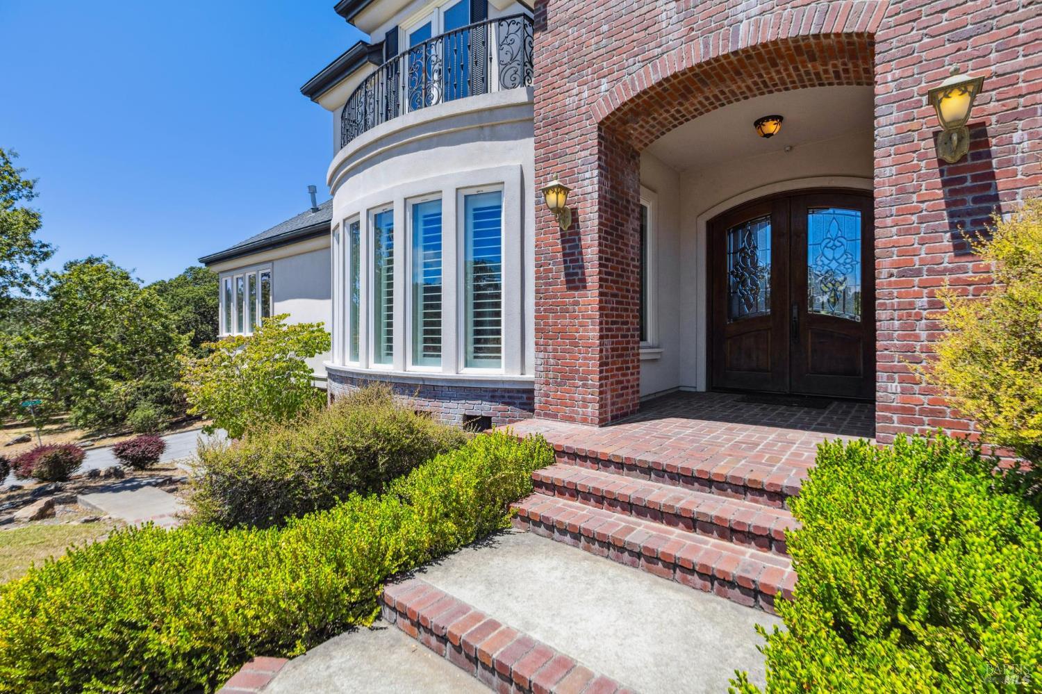 Detail Gallery Image 3 of 79 For 3557 Golf View Ter, Santa Rosa,  CA 95405 - 4 Beds | 3/1 Baths