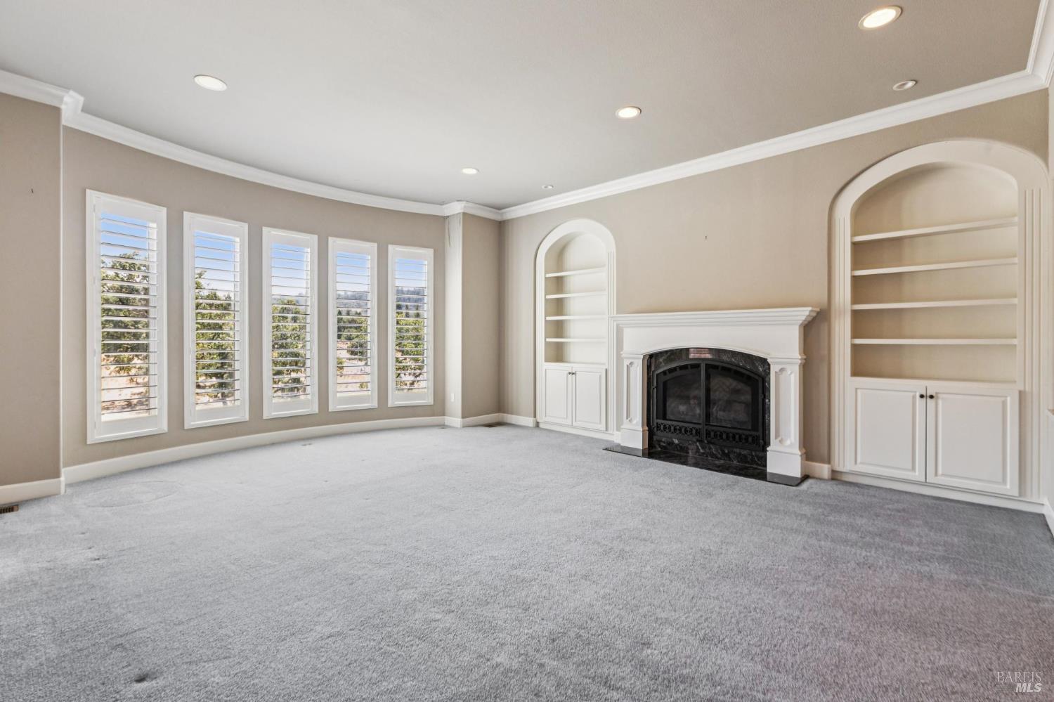 Detail Gallery Image 12 of 79 For 3557 Golf View Ter, Santa Rosa,  CA 95405 - 4 Beds | 3/1 Baths