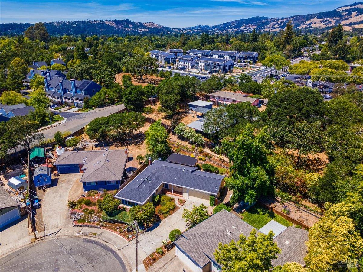 Detail Gallery Image 33 of 37 For 5331 Diane Way, Santa Rosa,  CA 95409 - 2 Beds | 2 Baths