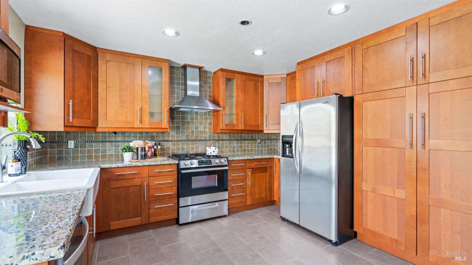 Detail Gallery Image 17 of 59 For 882 Oxford Way, Benicia,  CA 94510 - 4 Beds | 3 Baths