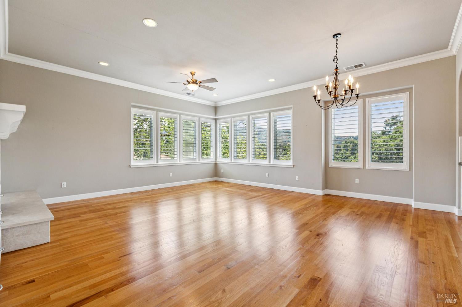 Detail Gallery Image 18 of 79 For 3557 Golf View Ter, Santa Rosa,  CA 95405 - 4 Beds | 3/1 Baths