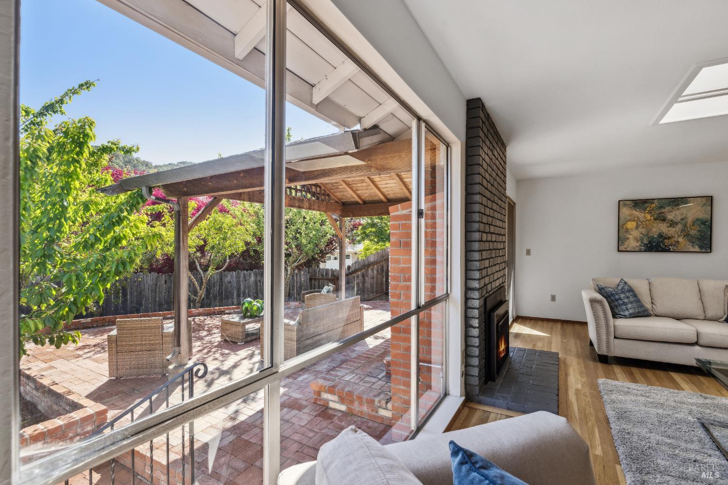 Detail Gallery Image 6 of 53 For 7 Hearthstone Ct, San Rafael,  CA 94903 - 4 Beds | 2/1 Baths